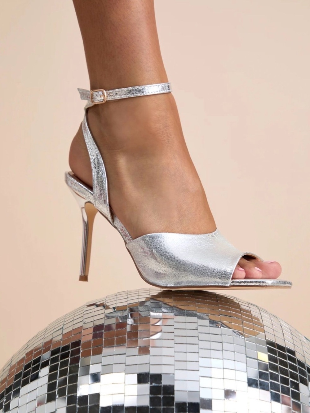 Lulu's Silver Metallic Square-Toe Block Heel Sandals size 6 new- without box